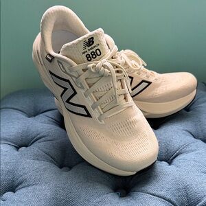 New Balance Fresh Foam X 880v15 GORE-TEX Off-White and Black Sneakers